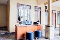 OYO 94775 Palm Cafe Inn