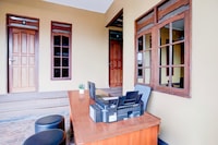 OYO 94775 Palm Cafe Inn