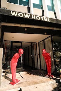 Dancenter Georgetown Formerly WoW Hotel