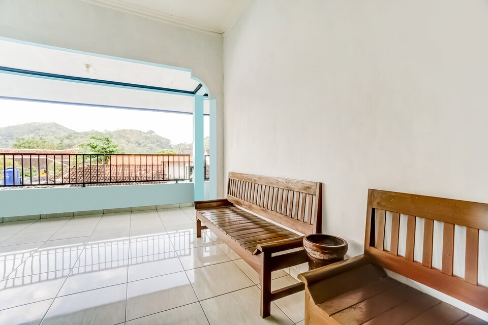 OYO 94780 Blessing Homestay, Tenggilis Mejoyo, Surabaya