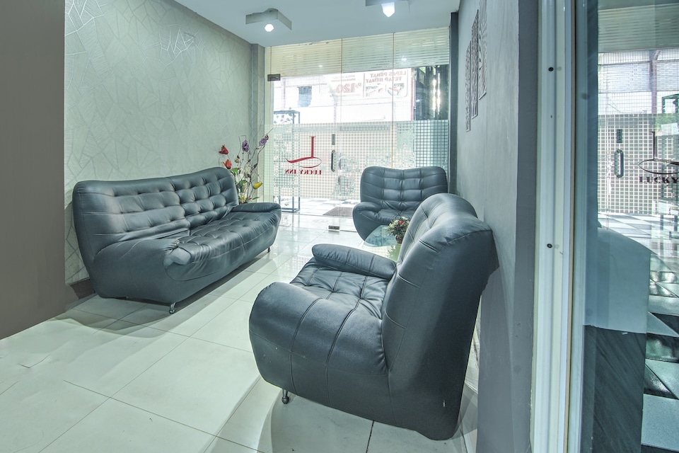 Hotel O Makassar near Mall Panakukang formerly Hotel Lucky Inn Makassar, Panakkukang, Makassar