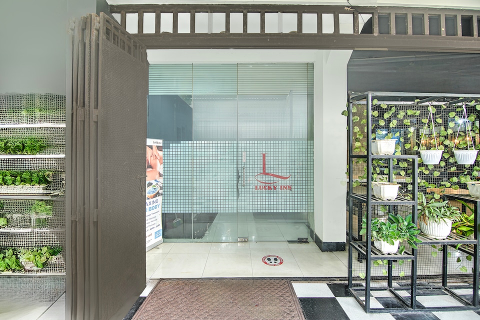 Hotel O Makassar near Mall Panakukang formerly Hotel Lucky Inn Makassar, Panakkukang, Makassar