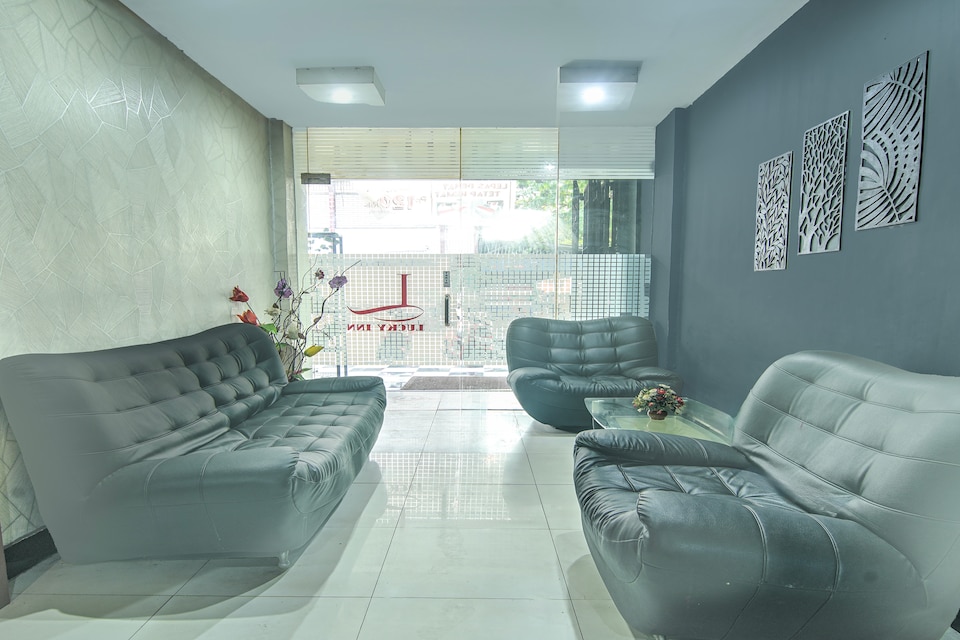 Hotel O Makassar near Mall Panakukang formerly Hotel Lucky Inn Makassar, Panakkukang, Makassar