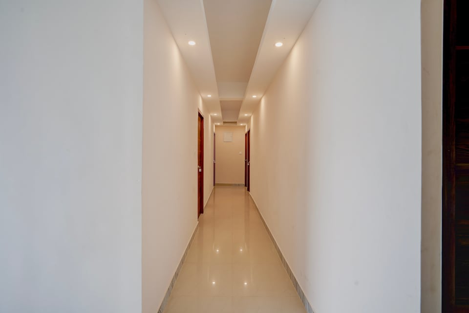 Hotel O Fabulous A/c deluxe rooms, Koramangala Sony World Signal, Bangalore