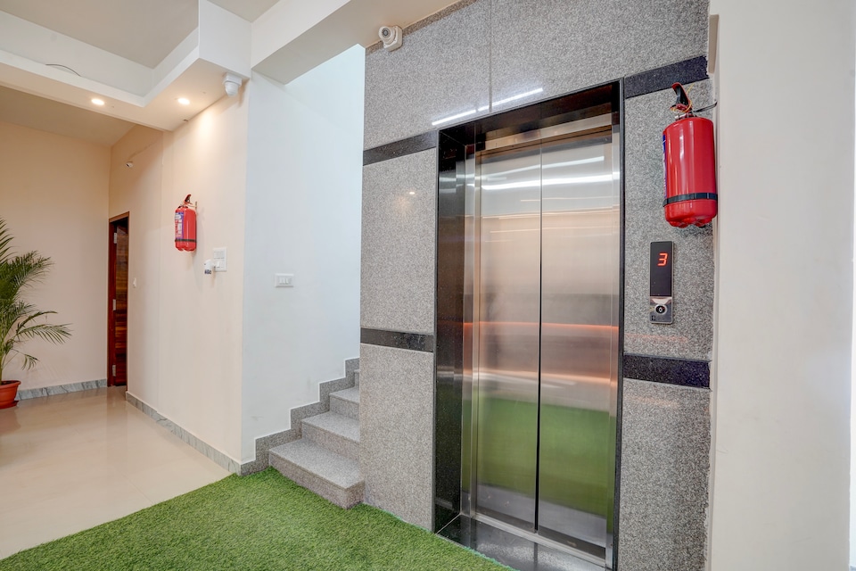 Hotel O Fabulous A/c deluxe rooms, Koramangala Sony World Signal, Bangalore