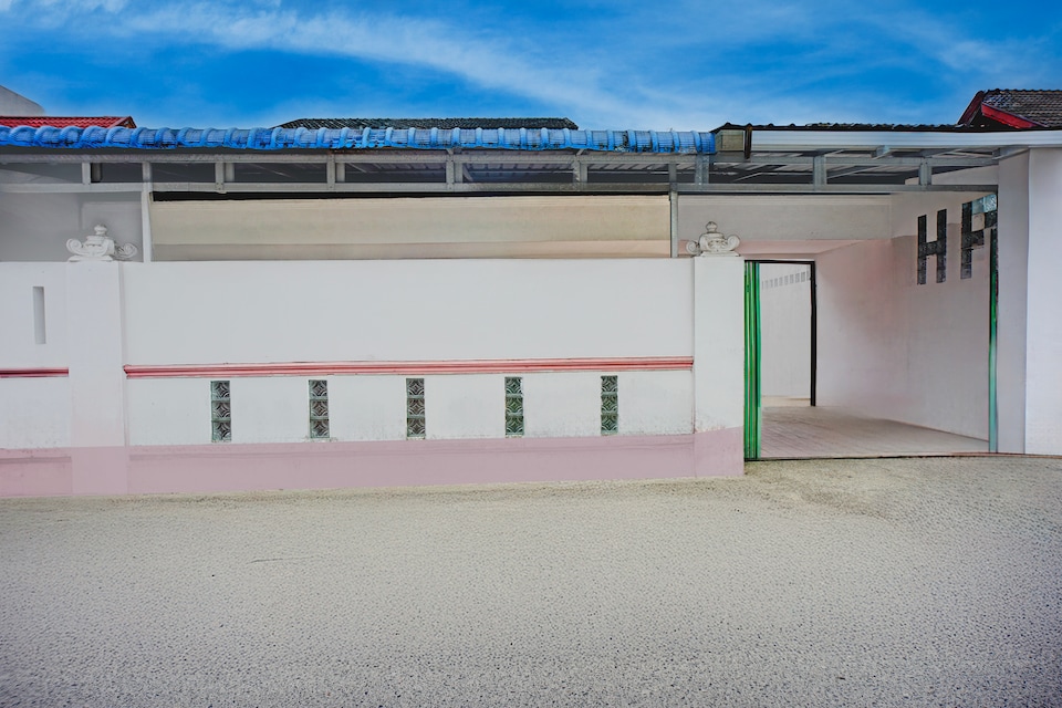 Hotel O Medan near Sun Plaza formerly Medan Baru House, Medan, Medan