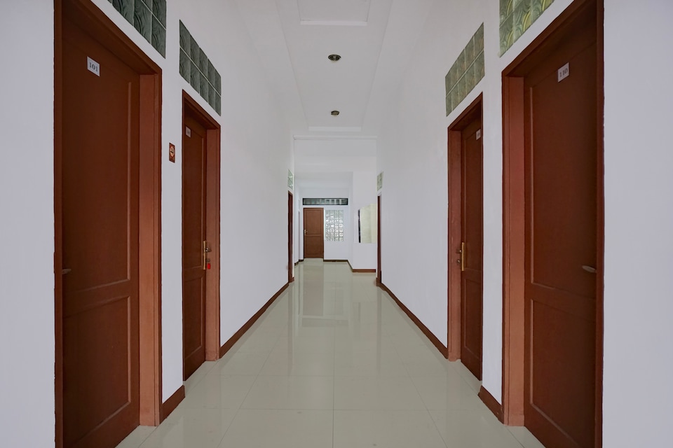 Hotel O Medan near Sun Plaza formerly Medan Baru House, Medan, Medan