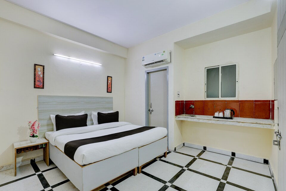 Super Hotel O DLF Phase 1 Metro Station Gurugram, Huda 2, Gurgaon