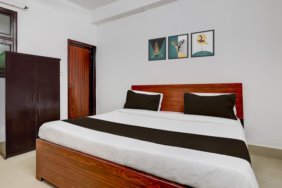 Hotel O Sector 4 Manraj Complex Gurugram, Golf Course Road, Gurgaon