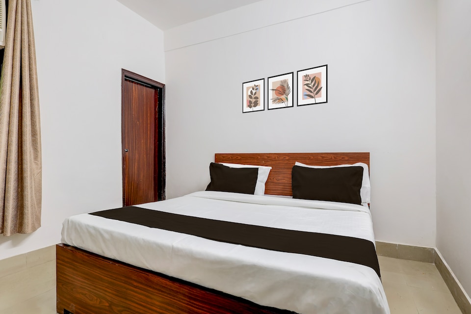 Hotel O Sector 4 Manraj Complex Gurugram, Golf Course Road, Gurgaon