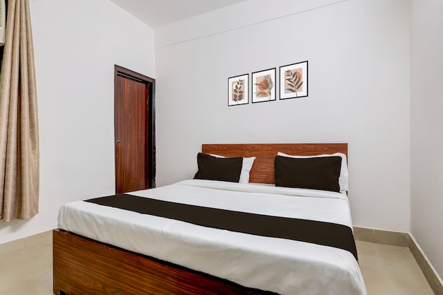 Hotel O Sector 4 Manraj Complex Gurugram