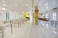 Capital O 94792 Aleander Hotel