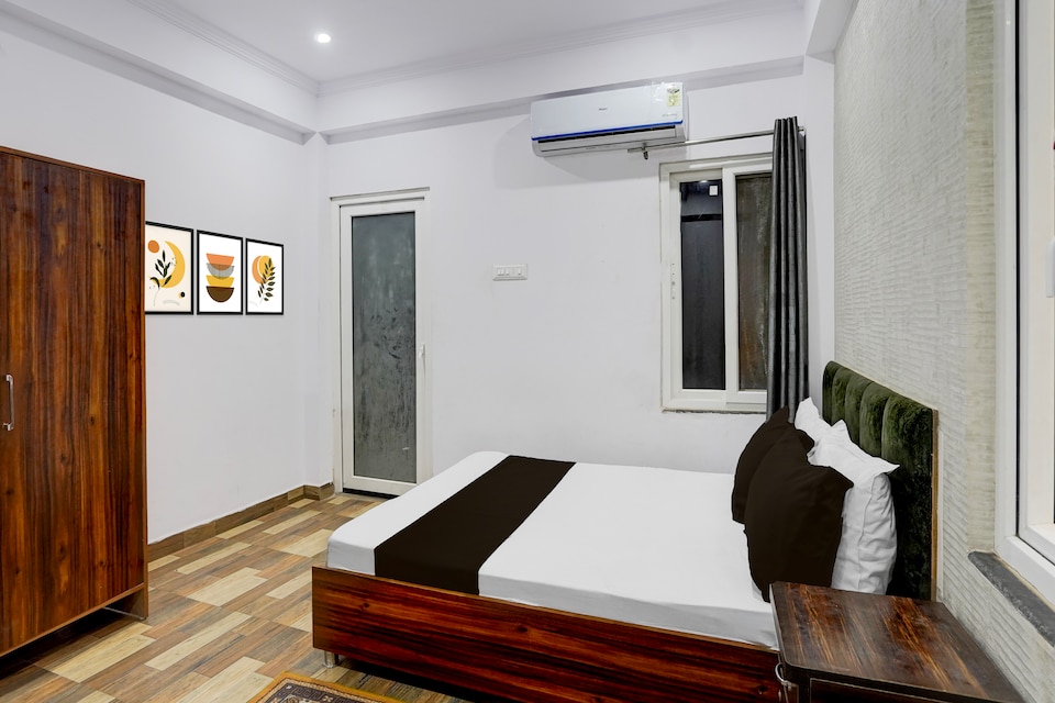 HOTEL O GOLDEN MAJESTIC , Rambagh Allahabad, Prayagraj