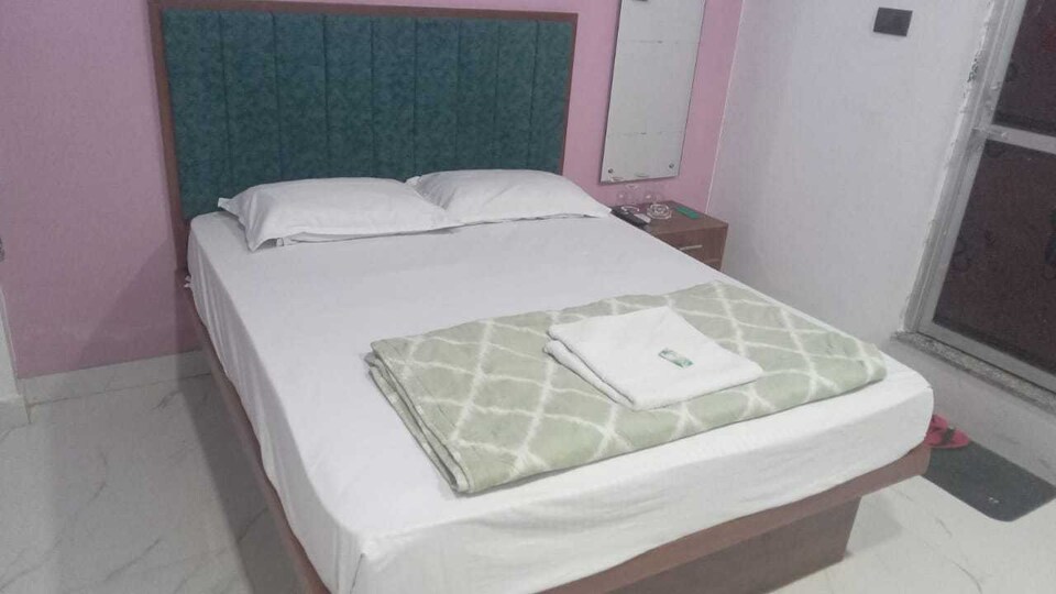 Hotel O Shiv Palace, Inhauna, Inhauna