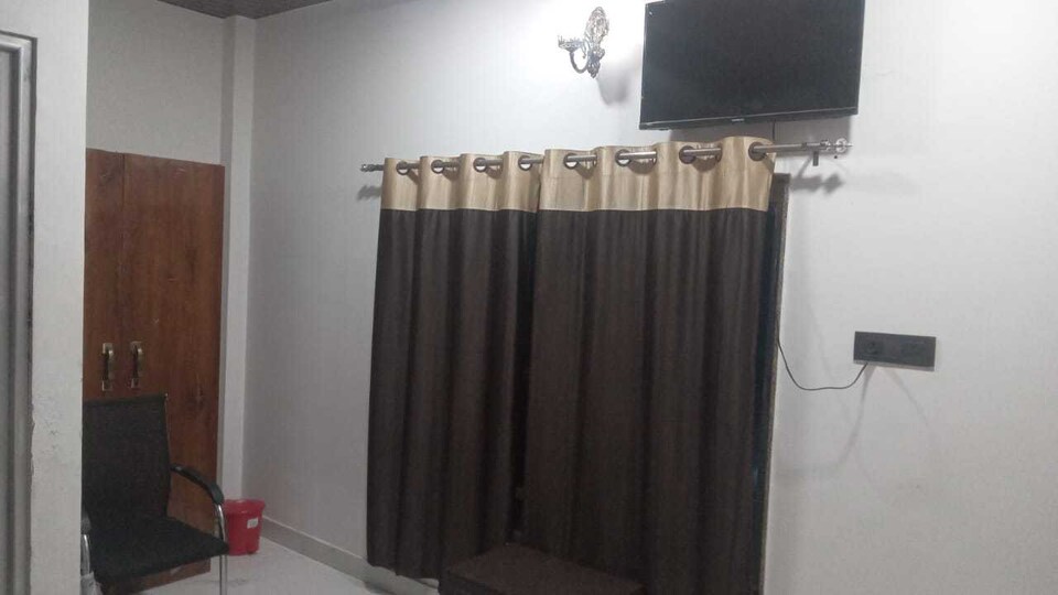 Hotel O Shiv Palace, Inhauna, Inhauna