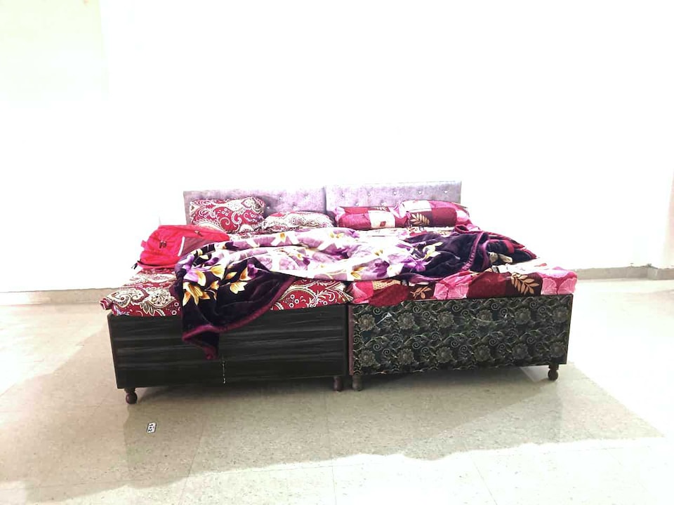 SPOT ON ROYAL INN HOTEL & LODGE, Lalganj Ajhara, Lalganj Ajhara