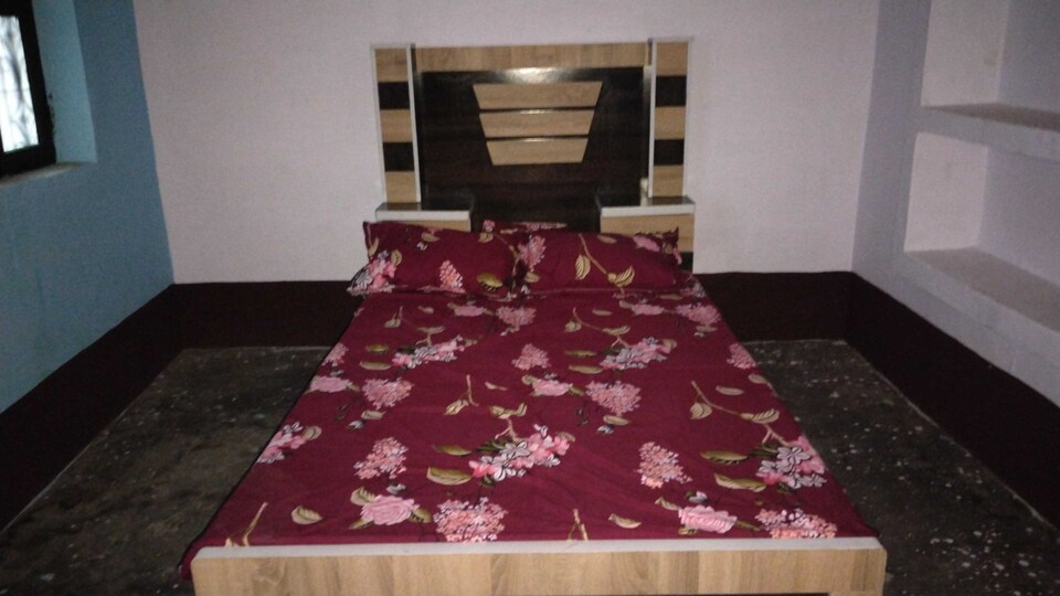 SPOT ON ROYAL INN HOTEL & LODGE, Lalganj Ajhara, Lalganj Ajhara