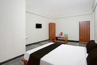 Hotel O Jodi Sri Muneshwara Swamy Temple