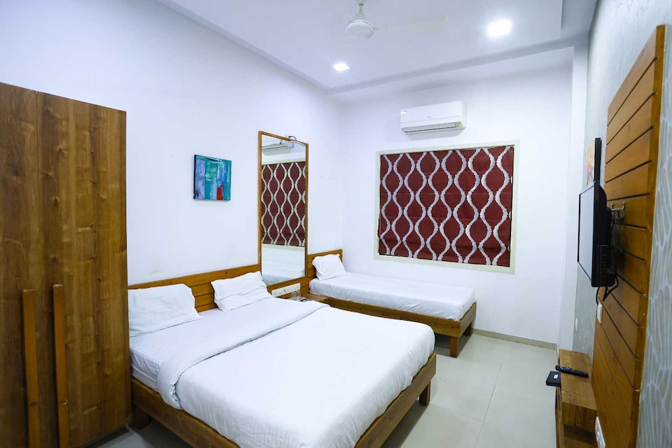 Hotel O Troventa Inn, Airport Surat, Surat