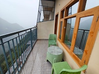 SPOT ON The Paradiso Inn