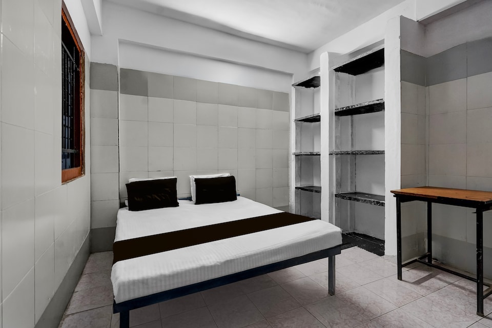 SPOT ON Somani Paying Guest, Latur city, Latur