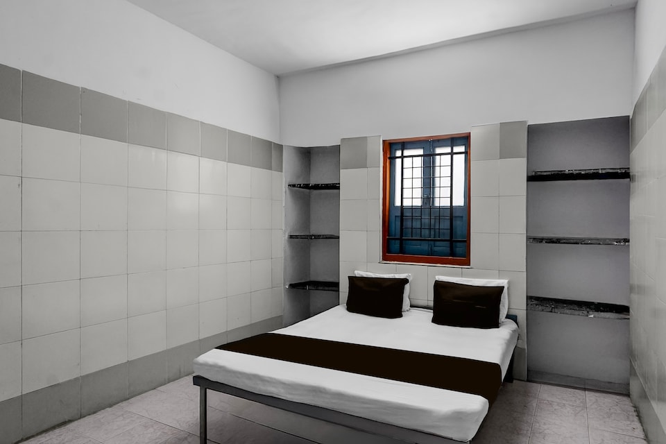 SPOT ON Somani Paying Guest, Latur city, Latur