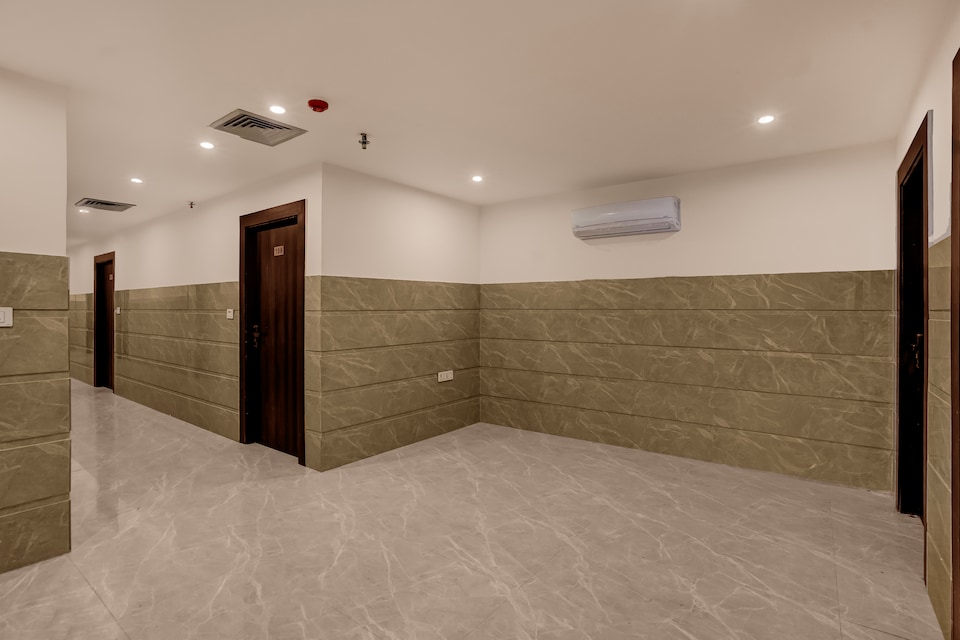 Super Townhouse Subharti University Meerut Formerly Hotel Celebration, Meerut, Meerut