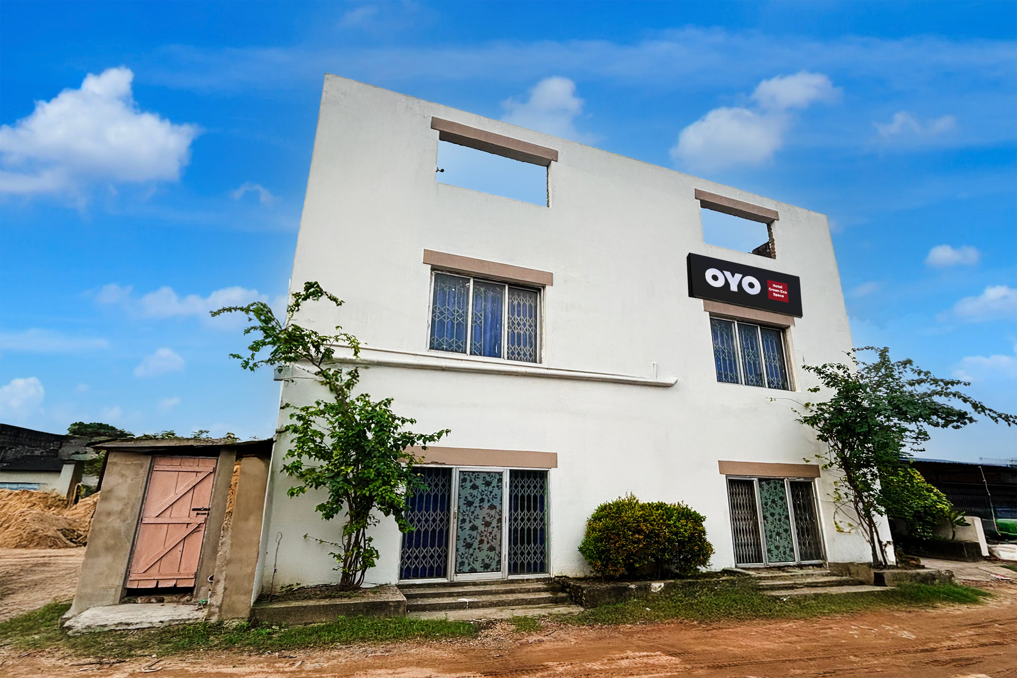Hotel O Green Eco Space, Flagship Kolkata, Book @ ₹929 - OYO