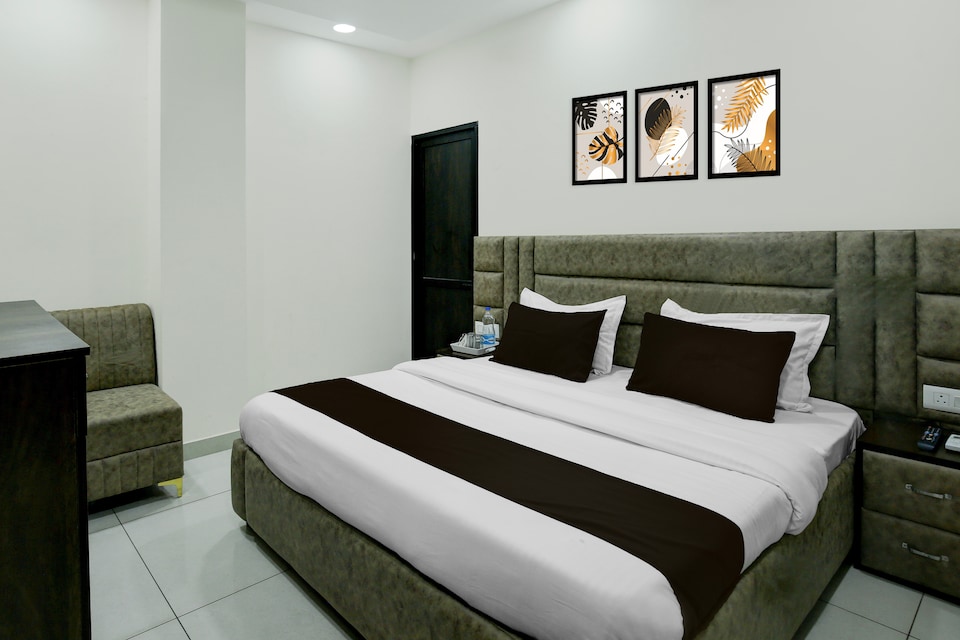 Hotel O Crystal , GT Road Ludhiana, Ludhiana