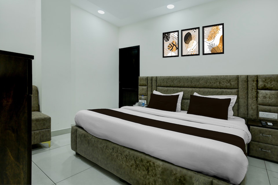 Hotel O Crystal , GT Road Ludhiana, Ludhiana