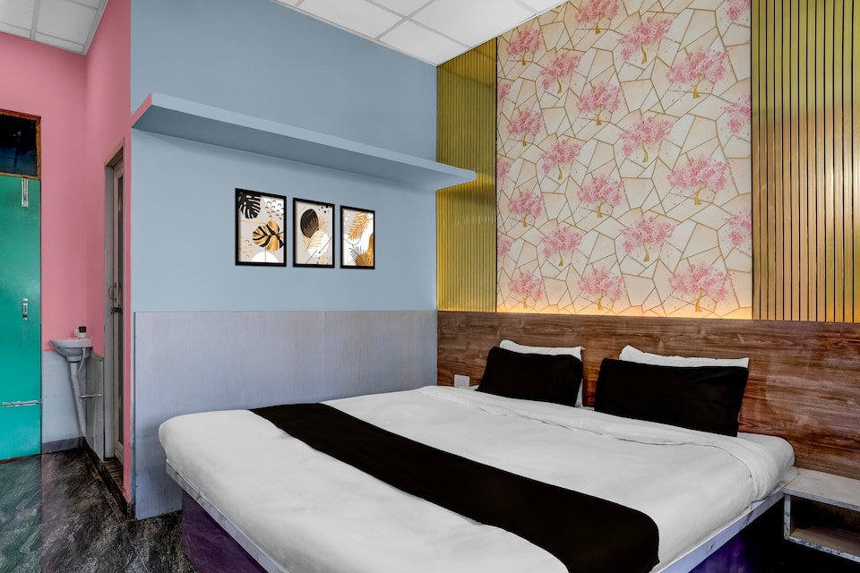 Super Collection O Jalukbari Bus Stand Formerly Velvet Stay, Platan Bazar Guwahati, Guwahati