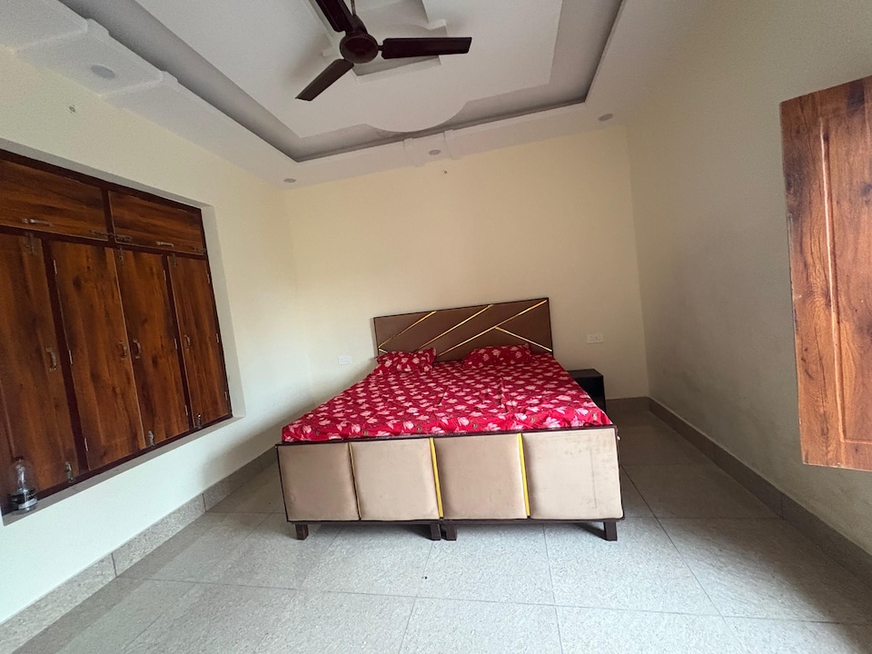 Hotel O Royal Blue Moon Hotel, Nazibabad, Nazibabad