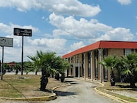 Woodfield Inn & Suites Hotel O, Yoakum TX 111
