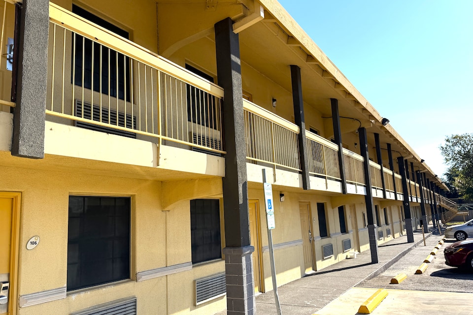 Townhouse Garden Inn & Suites San Antonio I 35, C78218, San-Antonio