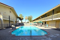 Townhouse Garden Inn & Suites San Antonio I 35