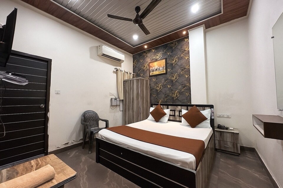 Hotel O SS GRANDS, Fatehpur city, Fatehpur