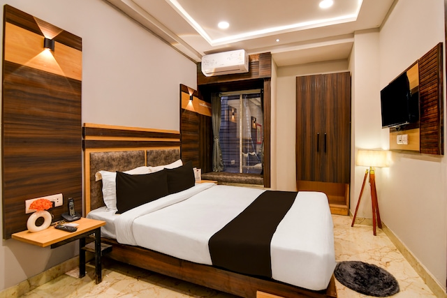 Super Hotel O The Lake Regency