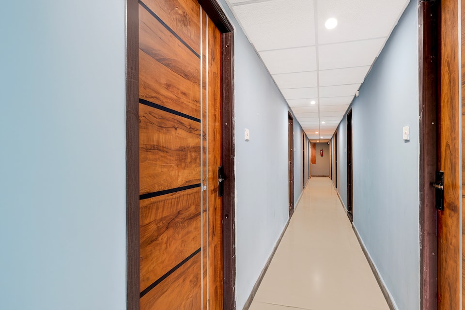 OYO Townhouse Punnami Riverview Formerly Vihaan Square, Governorpet Vijayawada, Vijayawada