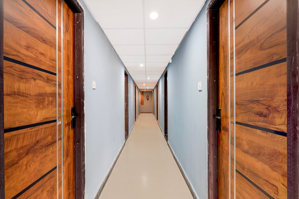 OYO Townhouse Punnami Riverview Formerly Vihaan Square, Governorpet Vijayawada, Vijayawada