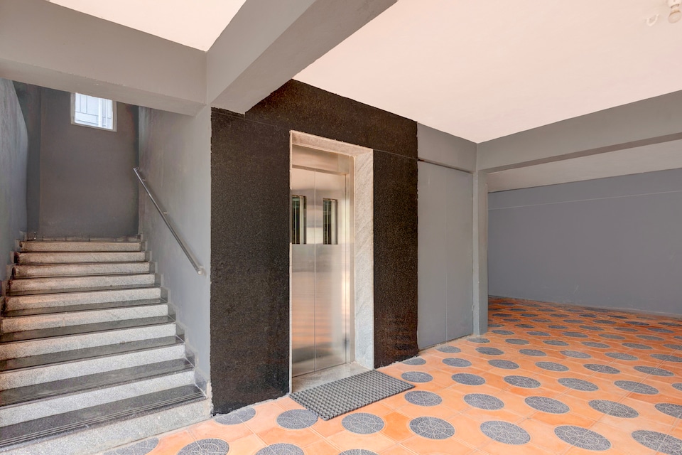 OYO Townhouse Punnami Riverview Formerly Vihaan Square, Governorpet Vijayawada, Vijayawada