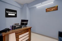 OYO Townhouse Punnami Riverview Formerly Vihaan Square