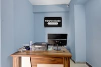 OYO Townhouse Punnami Riverview Formerly Vihaan Square