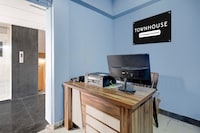 OYO Townhouse Punnami Riverview Formerly Vihaan Square