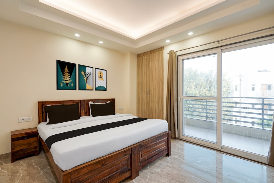 Hotel O Alpha Stayz, Golf Course Road, Gurgaon