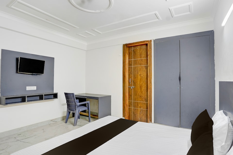 Hotel O Dk Hotel, Noida City, Noida