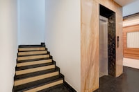 Townhouse Oak Science Gallery Bengaluru Formerly Blue Ocean Residency