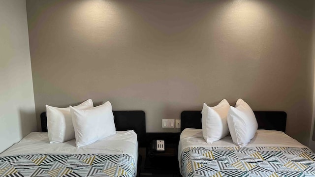 2 Full Beds | Smoking