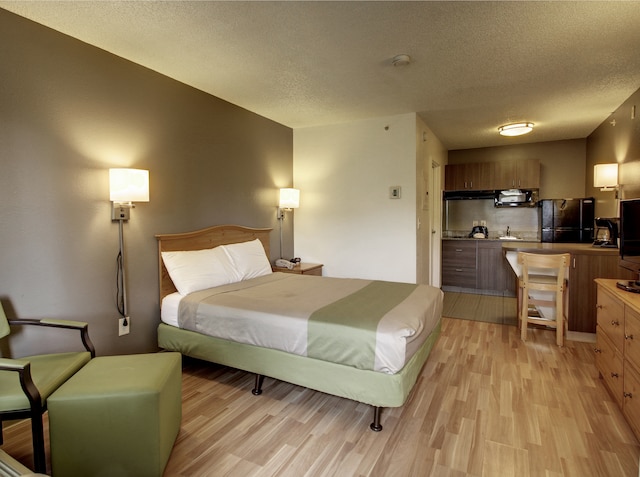 1 Queen Bed | Non-Smoking, Kitchen