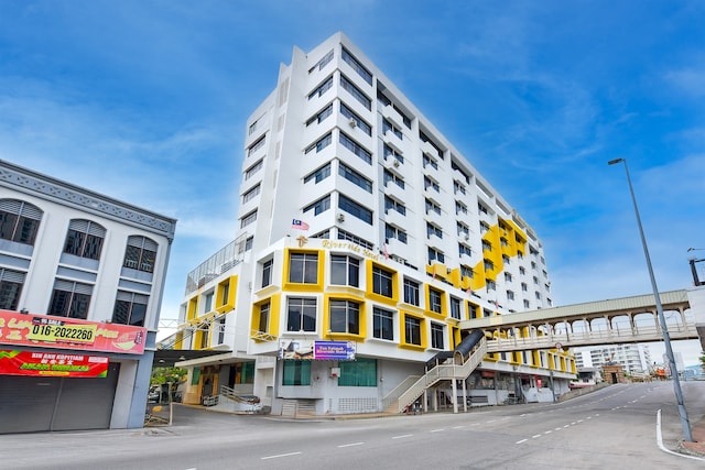 Sunday Near Jonker Street