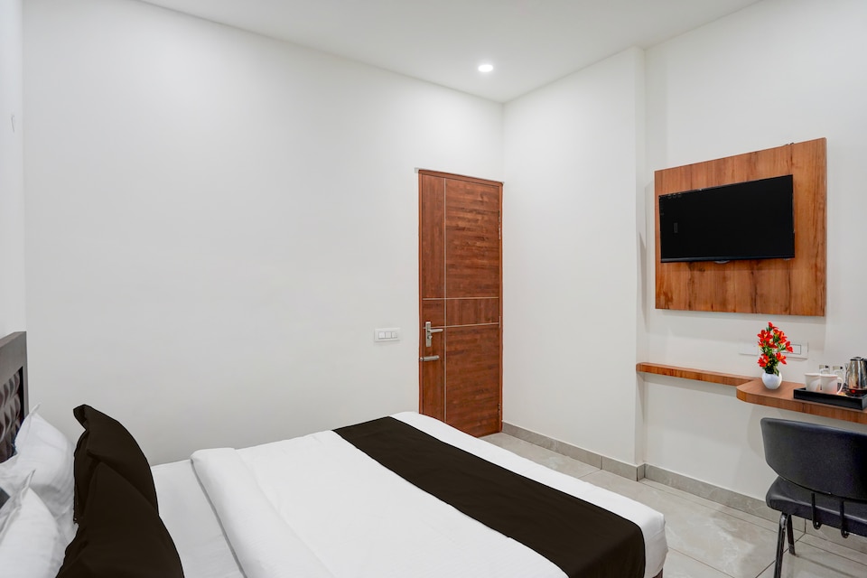 Super Collection O Sector 5 Chandigarh, Nayagaon Chandigarh, Chandigarh